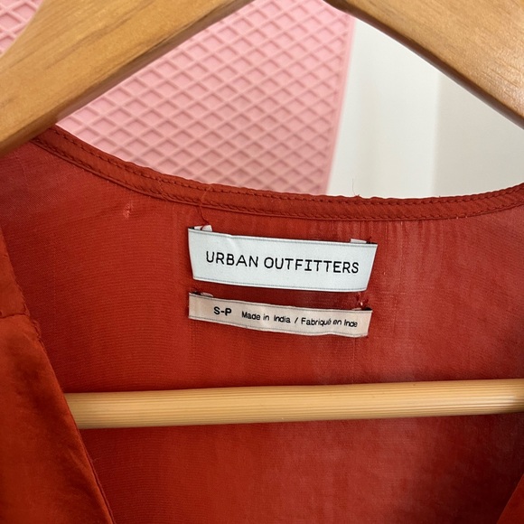 Satin dress - Picture 3 of 3